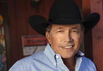 George Strait thyen rekordin për koncertin më të madh me bileta në historinë e SHBA me mbi 110 mijë të ftuar