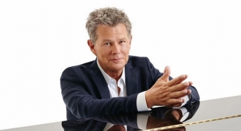 David Foster do të festojë ditëlindjen e 75-të me një koncert të mbushur me yje në Hollywood Bowl