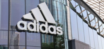 Ja cili është mesazhi i fshehtë i logos së njohur të veshjeve “Adidas”