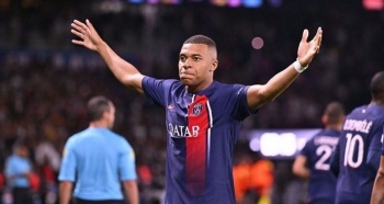 Mbappe kopjon Ronaldon në prezantimin te Reali