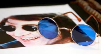 Dalin në ankand syzet blu të rrumbullakëta të John Lennon