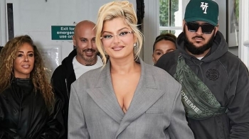 Bebe Rexha rikthehet në vendlindje pas 12 vitesh