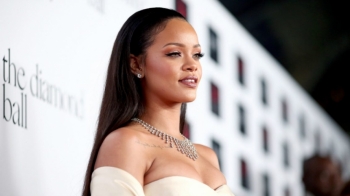 Rihanna pritet të jetë ylli i ardhshëm i festivalit “Glastonbury”