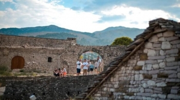 Ndër 5 destinacionet më të preferuara nga turistët në Shqipëri, kryeson Kalaja e Gjirokastrës 