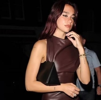 70 mijë euro në një dalje të vetme?-Dua Lipa shkëlqen me bizhuteri të shtrenjta 