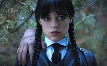 Jenna Ortega paralajmëron sezonin e dytë të “Wednesday”