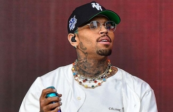 Mbi 20 mijë njerëz nënshkruan një peticion për të ndaluar koncertin e Chris Brown