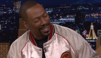 Eddie Murphy në komedinë Blue Falcon