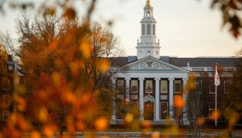 Trump i ndërpret edhe 450 milionë dollarë Harvard-it