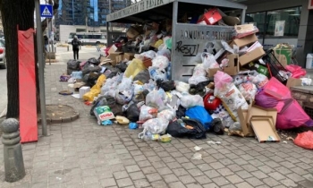 Kaos me mbeturina në Prishtinë – Komuna angazhon kompani private për pastrim