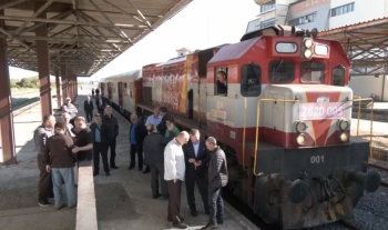 Punëtorët e “Infrakos” dhe “Trainkos” protestuan për rritje pagash