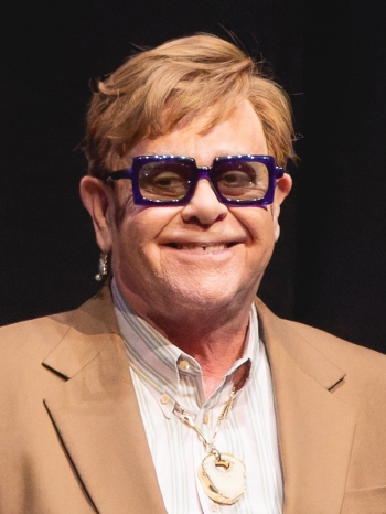 Elton John ka kritikuar ashpër qeverinë laburiste të Britanisë për qasjen e saj ndaj inteligjencës artificiale (IA)