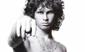 Një bust mermeri me figuren Jim Morrison, i vjedhur nga varri i tij gati katër dekada më parë, më në fund është gjetur