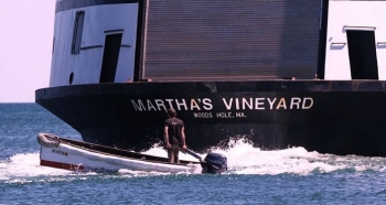 Përfundoi notin historik rreth ishullit Martha’s Vineyard për të ngritur vetëdijen mbi mbrojtjen e peshkaqenëve