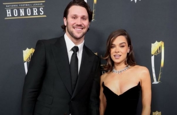Hailee Steinfeld dhe Josh Allen janë martuar