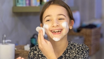 Rritet shqetësimi për adoleshentët që përdorin produkte të rrezikshme për lëkurën