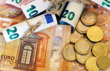 Euro në rënie, ari në ngritje - ndryshim historik në financat botërore