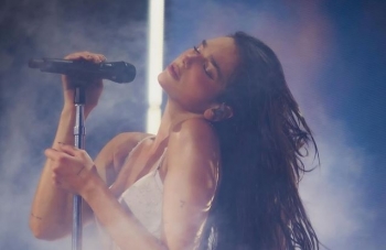 Dua Lipa sjell Raye dhe Charli XCX në koncertet gjigante në Wembley