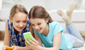 Si të kontrolloni përmbajtjen dhe kohën që fëmijët tuaj kalojnë në telefon