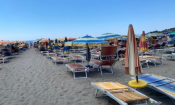 Zgjidhje e re për shezllonët në plazhet e Lezhës - çmime të arsyeshme për qytetarët