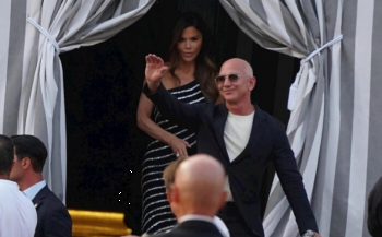 Kjo ishte kërkesa e Jeff Bezos dhe Lauren Sanchez për të ftuarit e tyre ‘dasmën e shekullit’ 
