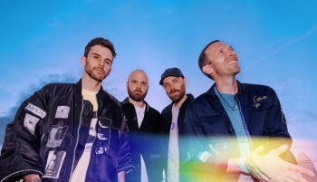 Coldplay dhe Emmanuel Kelly emocionojnë botën me një performancë historike në finalen e FIFA Club World Cup