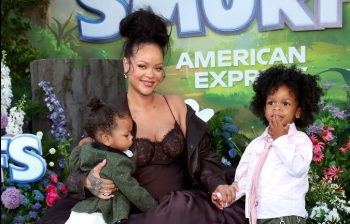 Rihanna entuziaste për premierën e filmit të ri “Smurfs”