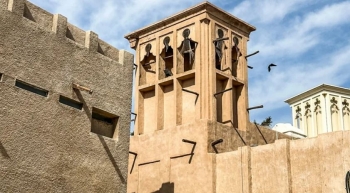 Si i rezistojnë rrugët historike të Dubait vapës ekstreme