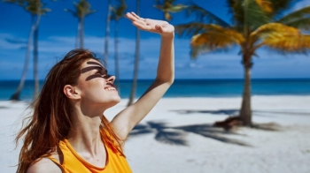 Si ta mbrojmë lëkurën nga dielli pa e privuar trupin nga vitamina D 
