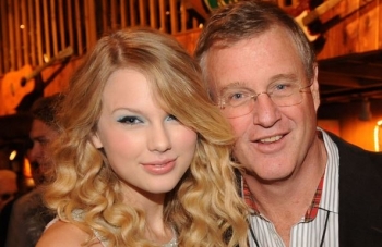 Taylor Swift tregon për shëndetin e babait pas operacionit në zemër