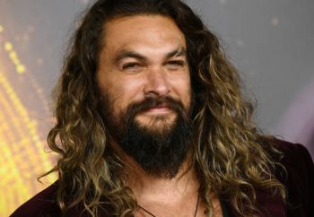 Jason Momoa flet për situatën e tmerrshme që e bëri të linte duhanin
