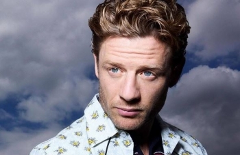 James Norton lëndohet gjatë xhirimeve të serialit “King and Conqueror”