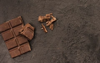 Çokollata e zezë përmirëson kujtesën dhe përqendrimin gjatë mësimit