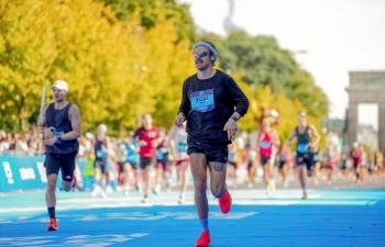Harry Styles përfundon Maratonën e Berlinit nën tre orë