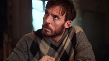 Sam Claflin bashkohet me Taylor Sheridan në filmin e ri aksion “F.A.S.T.”