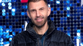 DJ Tim Westwood akuzohet për katër raste përdhunimi