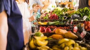 Franca detyron supermarketet të dhurojnë ushqimin e tepërt që mund të konsumohet