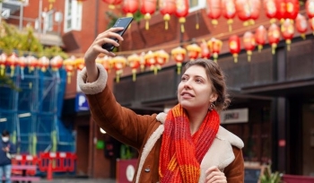 Kina vendos rregulla të reja për influencerët, kërkon diploma për postime profesionale