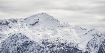 Sot në zonat malore priten reshje bore