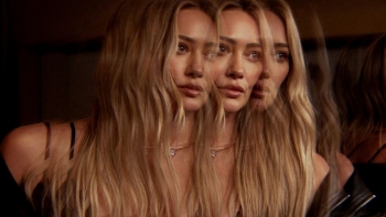 Hilary Duff rikthehet në skenë pas më shumë se një dekade