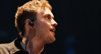 Sam Fender dhuron të gjithë çmimin e Mercury Prize për bamirësi muzikore në Britani