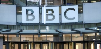 Donald Trump kërcënon BBC-në me padi prej 1 miliard dollarësh 