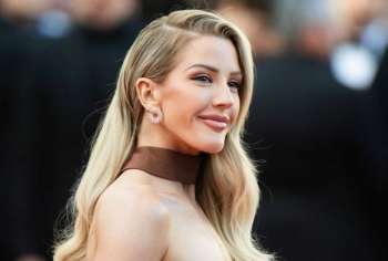 Ellie Goulding rikthehet me këngën e re “Destiny”