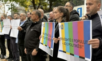 Punëtorët e RTK-së vazhdojnë grevën 