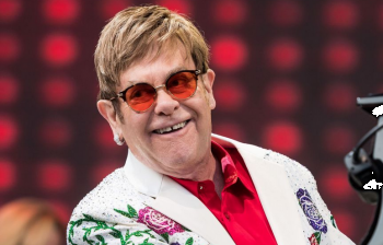 Elton John rrëfen sfidat pas humbjes së shikimit: 15 muajt e fundit kanë qenë jashtëzakonisht të vështirë