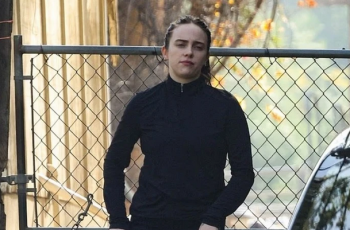 Billie Eilish surprizon me pamjen e re gjatë një ekskursioni me kalë në Los Angeles