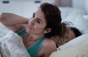 Shtatë mënyra për të fjetur më mirë nëse keni diabet: Zgjohuni rehatshëm dhe me nivel të qëndrueshëm të sheqerit në gjak