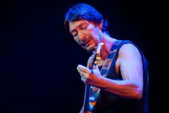 Çka la pas Chris Rea: Trashëgimia e artistit të “Driving Home for Christmas”