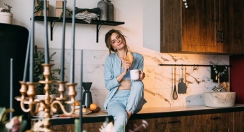 Si të mos lodhesh gjatë festave: 12 këshilla të thjeshta për trupin dhe mendjen