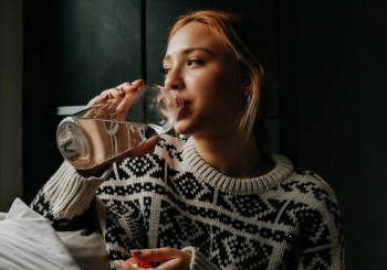 Dehidratimi në dimër: Ja sa ujë duhet të pini çdo ditë